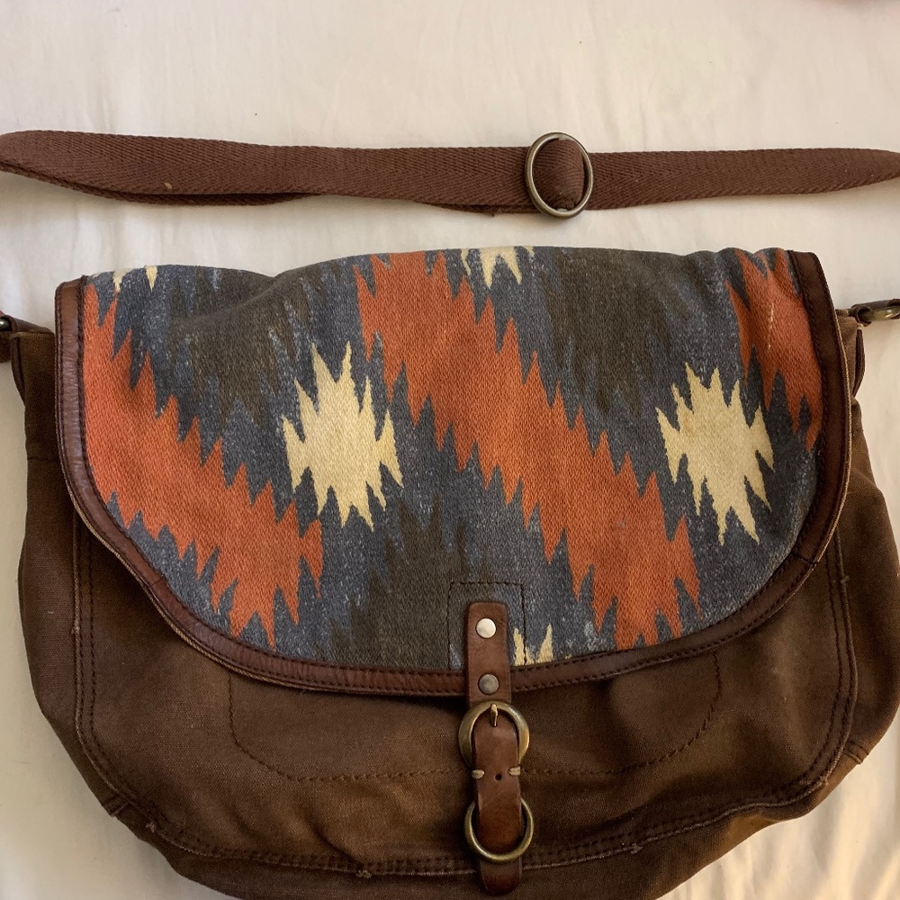 Lucky brand messenger bag